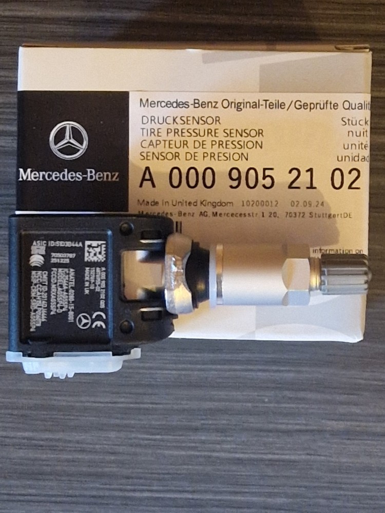 Genuine Mercedes-Benz Tyre Pressure Monitor Sensor A0009052102