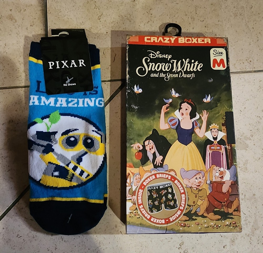 Snow White & 7 Dwarves Adult Mens Boxers Size M in VHS Box Wall-E Low Cut Socks