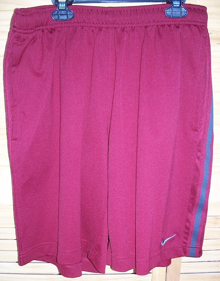 NIKE maroon athletic shorts~men's size M~medium~pockets~polyester~drawstring~9