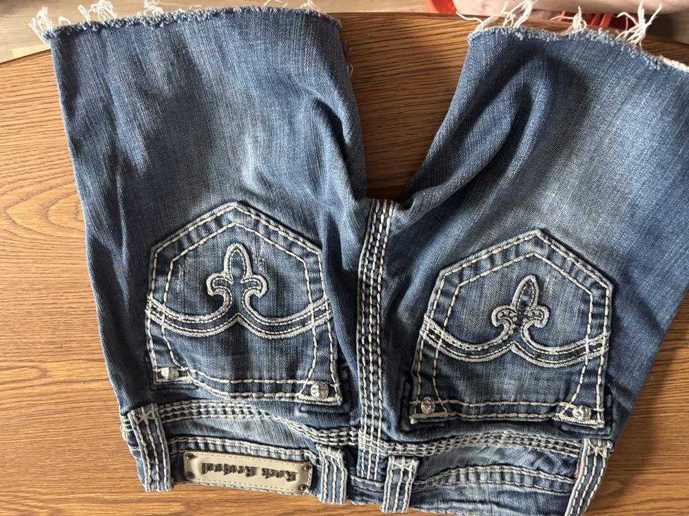 Rock Revival Embroidered Shorts Size 25