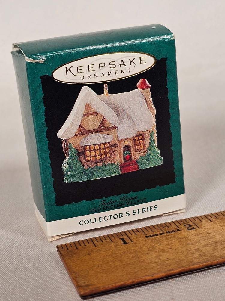 1995 Hallmark Keepsake Ornament - Tudor House - Old English Village # 8