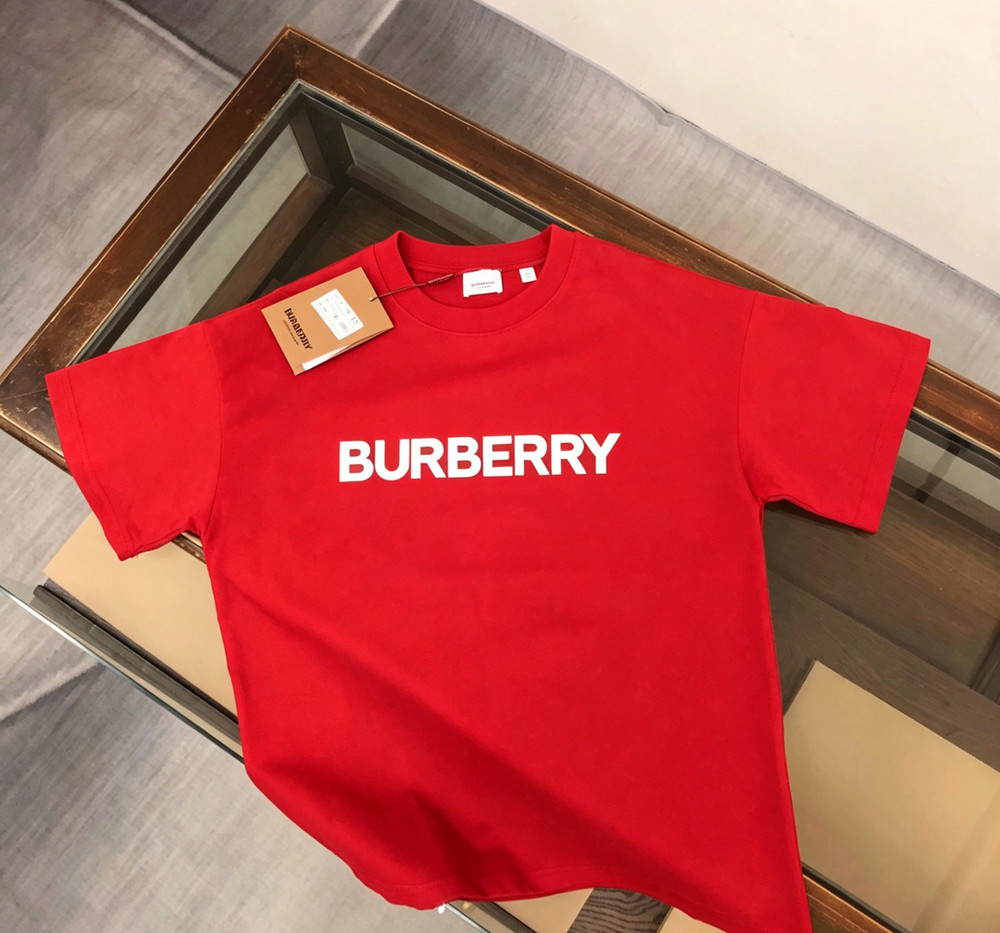 BUR*BERRY Unisex Oversized Red Classic Crew-Neck Short-Sleeve Shirt M