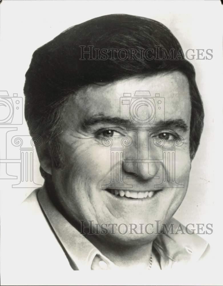 Press Photo TV Personality Mike Douglass - sap65980
