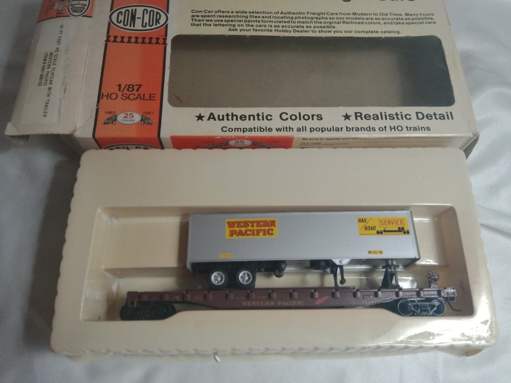 Con-Cor 0001-009152 - HO Western Pacific 54' Flatcar w/ Trailer