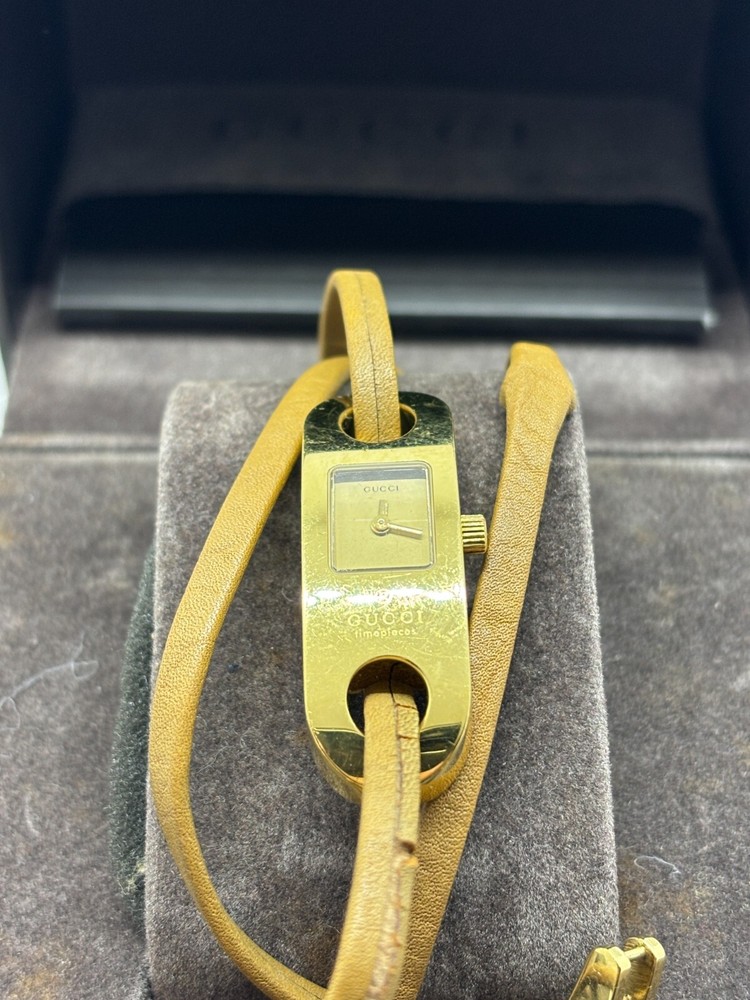 [Near Mint w/Box] Gucci 6100L Watch Gold Black Women's Quartz Used Working