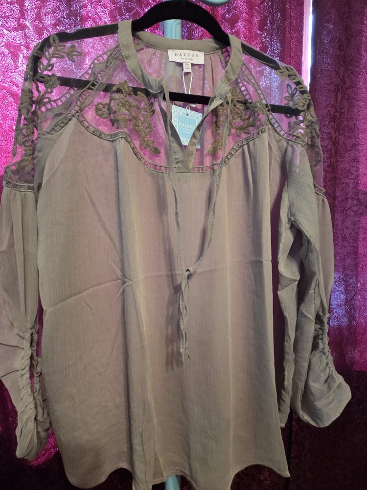 Hayden Los Angeles Olive Blouse With Lace Accent. Sz S/M. NWT.        #489