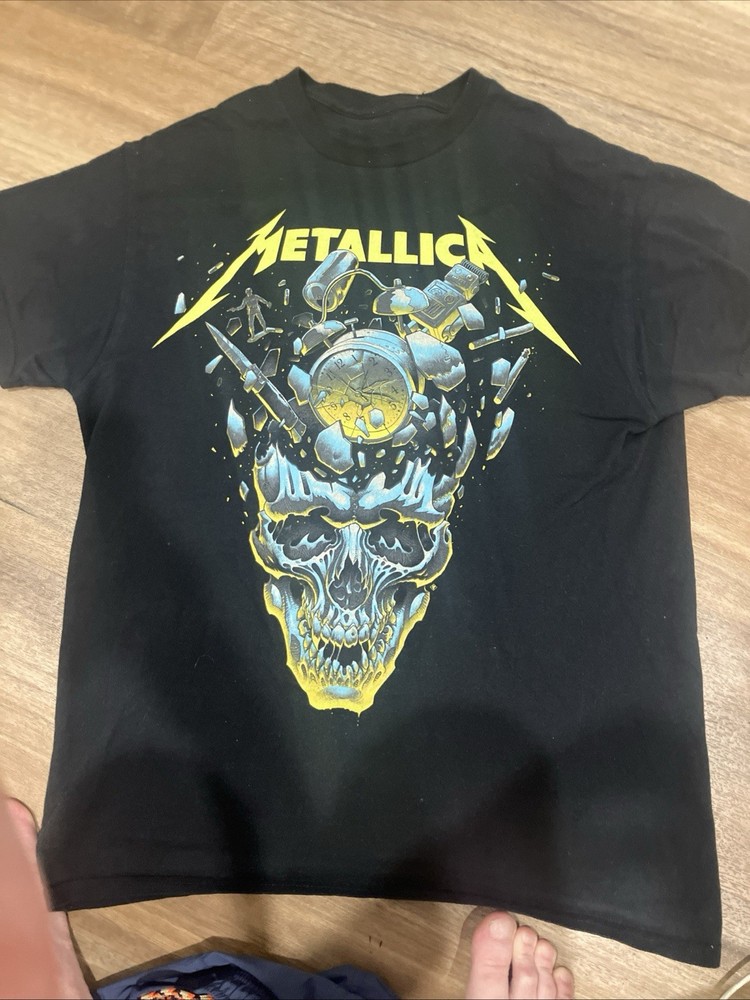 METALLICA M72 World Tour Clock & Skulls 2025/26 Shirt Size M OFFICIAL/UNWORN