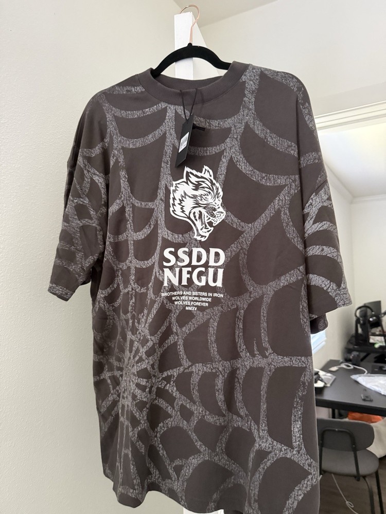 DARC SPORT Symbiote Web Premium Tee Wolf Graphic Gray Men’s L Crew Neck