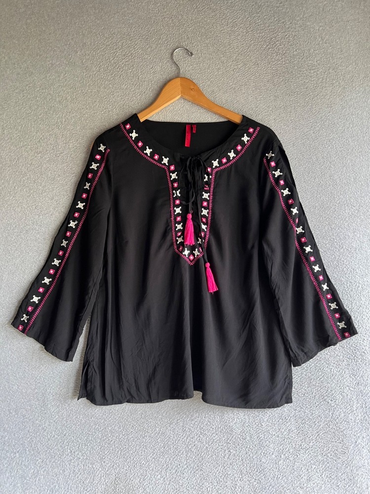 Love Scarlett Blouse Womens Medium Black Embroidered Tassel Boho Casual