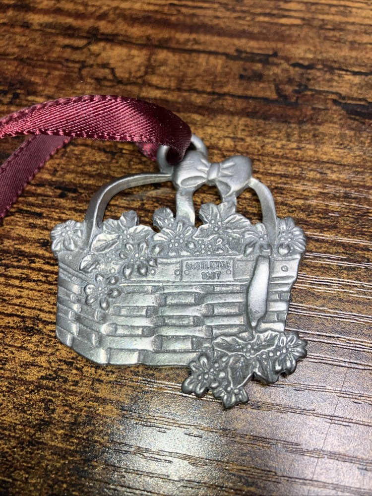 Longaberger Christmas 1987 Mistletoe Basket Pewter Ornament Tie-on