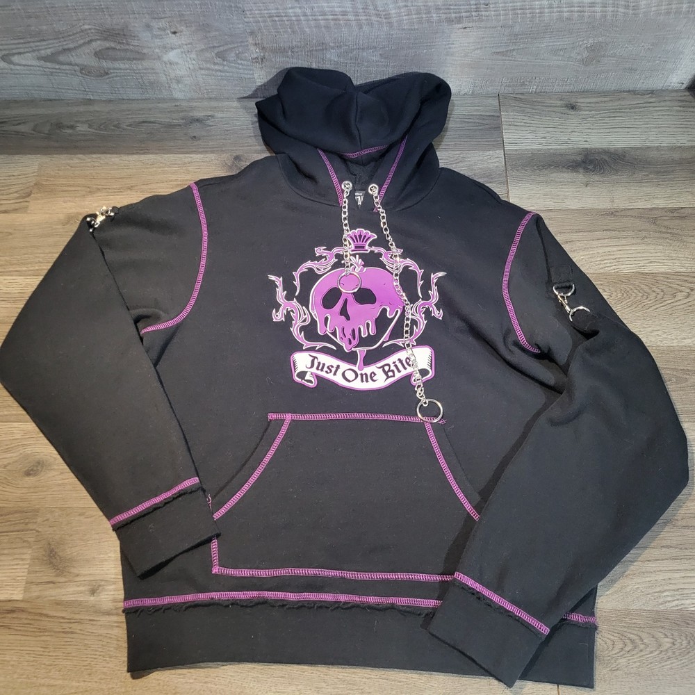 Disney Villains Size M Evil Queen Black Purple Skull Apple Chains Sweatshirt