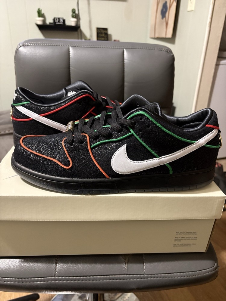 Nike SB Dunk Low Pro QS NYC The Bronx Black Leather Men's Sneakers DV2129-001