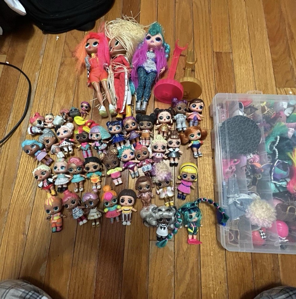 40 LOL DOLLS WITH ALL ACCESSORIES