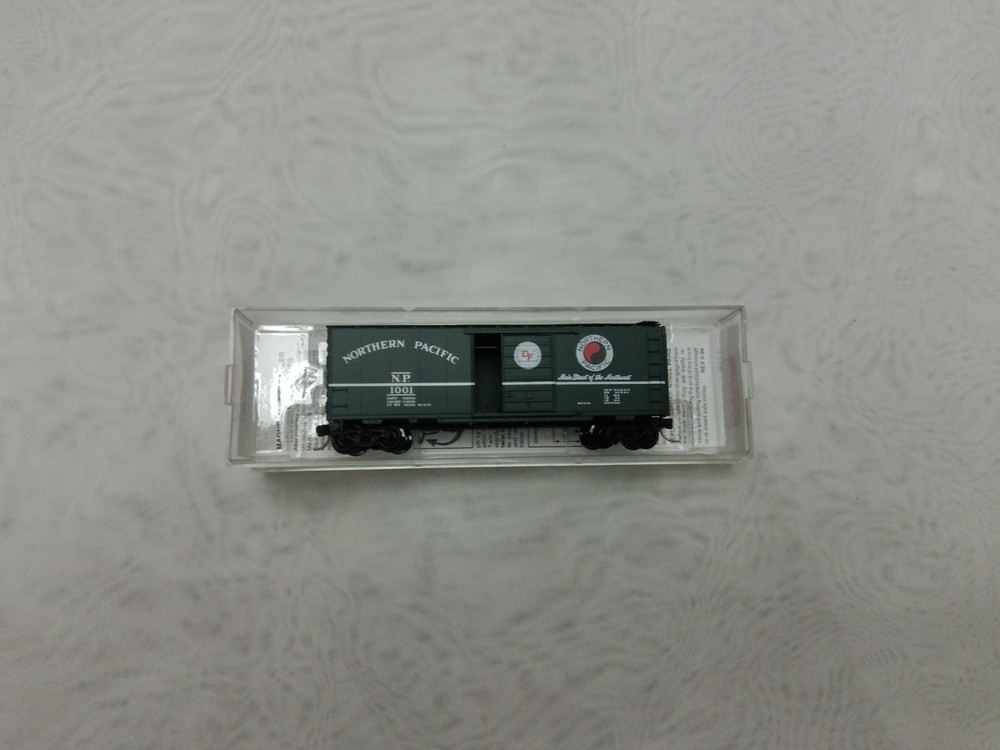 Micro Trains 20236 N Scale Box Car Northern Pacific