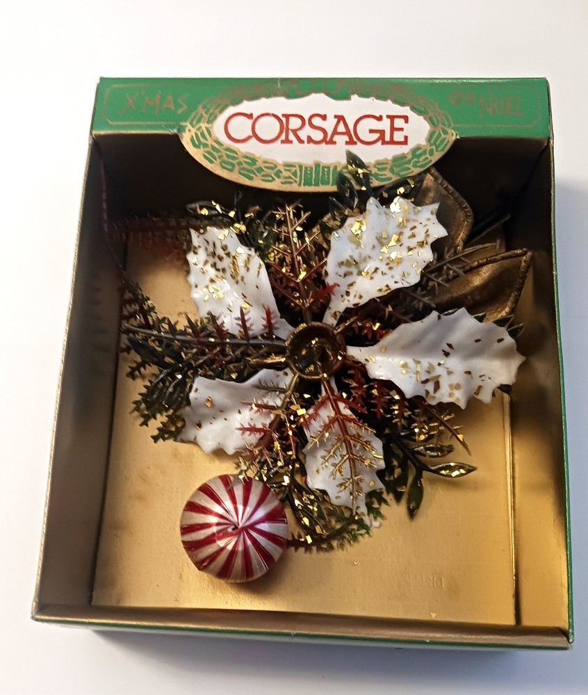 Vintage Christmas Plastic Corsage de NOEL Peppermint Ball  Glitter Pin