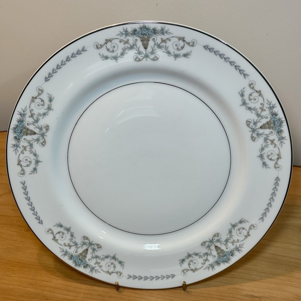 Mikasa Japan Margaret 5555- 10.5” Dinner Plate
