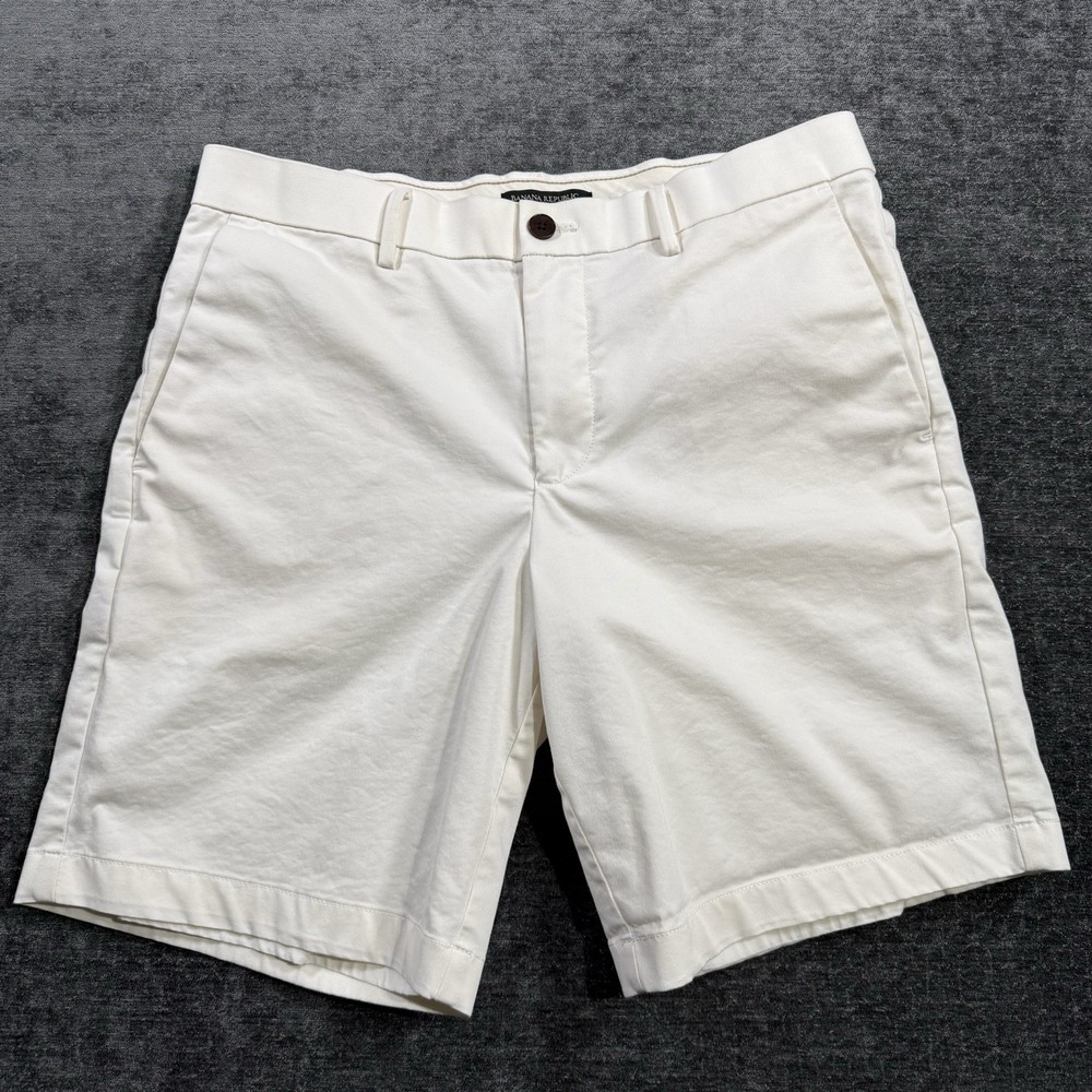 Banana Republic 9” Shorts Men’s Size 32 Tan Khaki Flat Front Chino Preppy