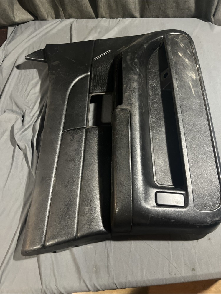 03-11 FORD CROWN VICTORIA DRIVER SIDE FRONT DOOR PANEL BLACK COLOR