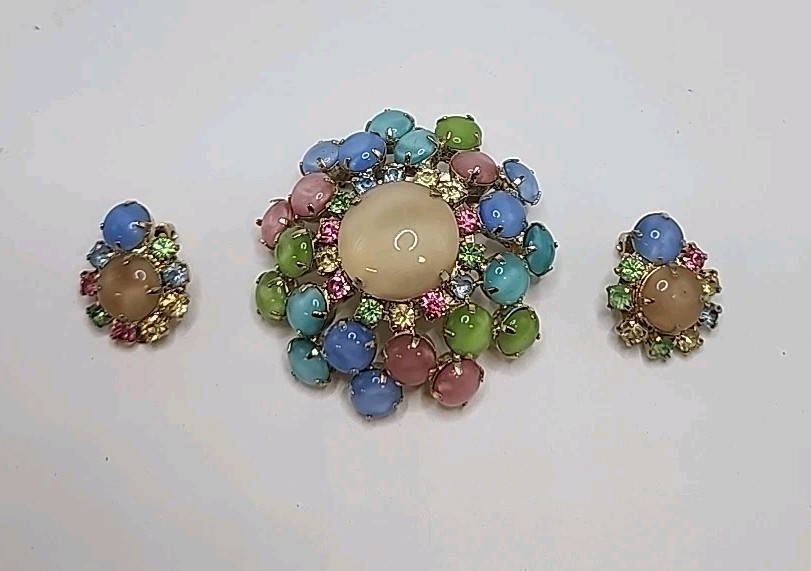 Vtg Unsigned Pastel Multi Colored Moonstone Cabochon Rhinestone Brooch Gold ToneW/Matching Clipon Earrings