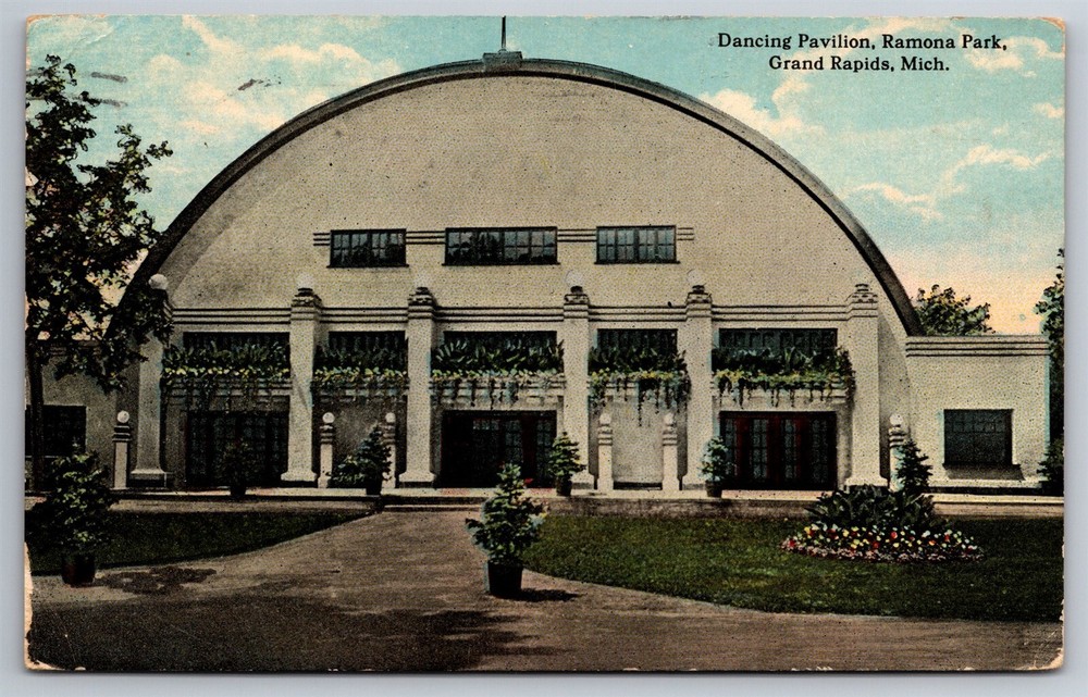 Dancing Pavilion Ramona Park Grand Rapids MI C1910's Postcard N16