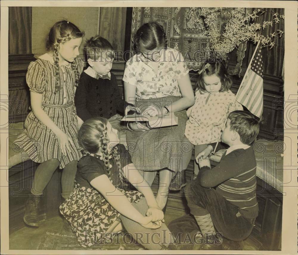 1939 Press Photo Wife and children of Grover Cleveland Bergdoll, Philadelphia