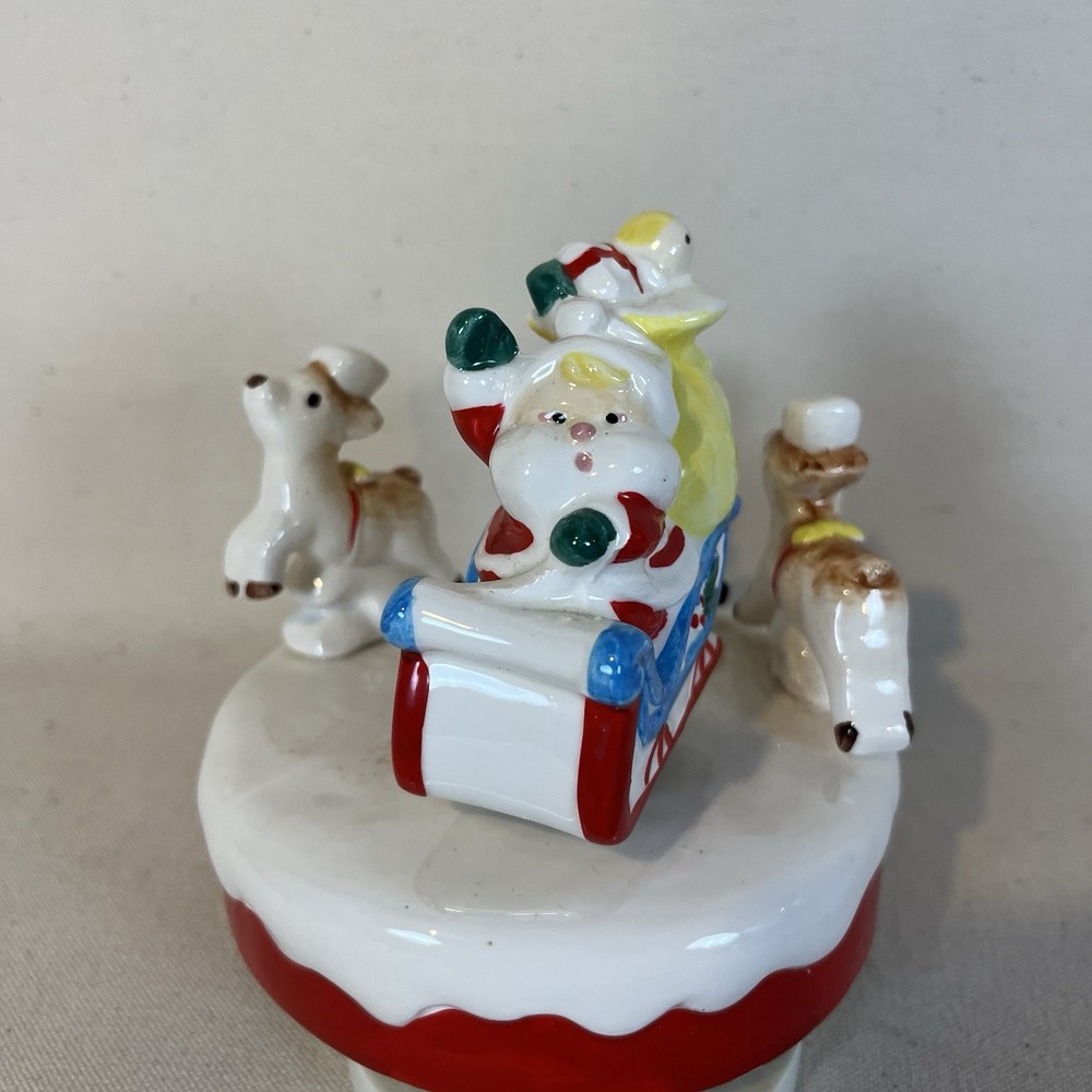 Vintage Santa Sleigh & Reindeer Wind Up Rotating Music Box Jingle bells