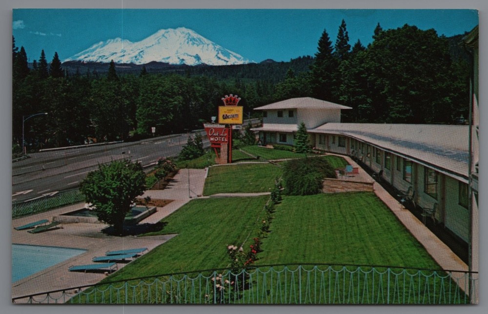 Vintage Oak-Lo Motel Mt. Shasta View Postcard Dunsmuir CA