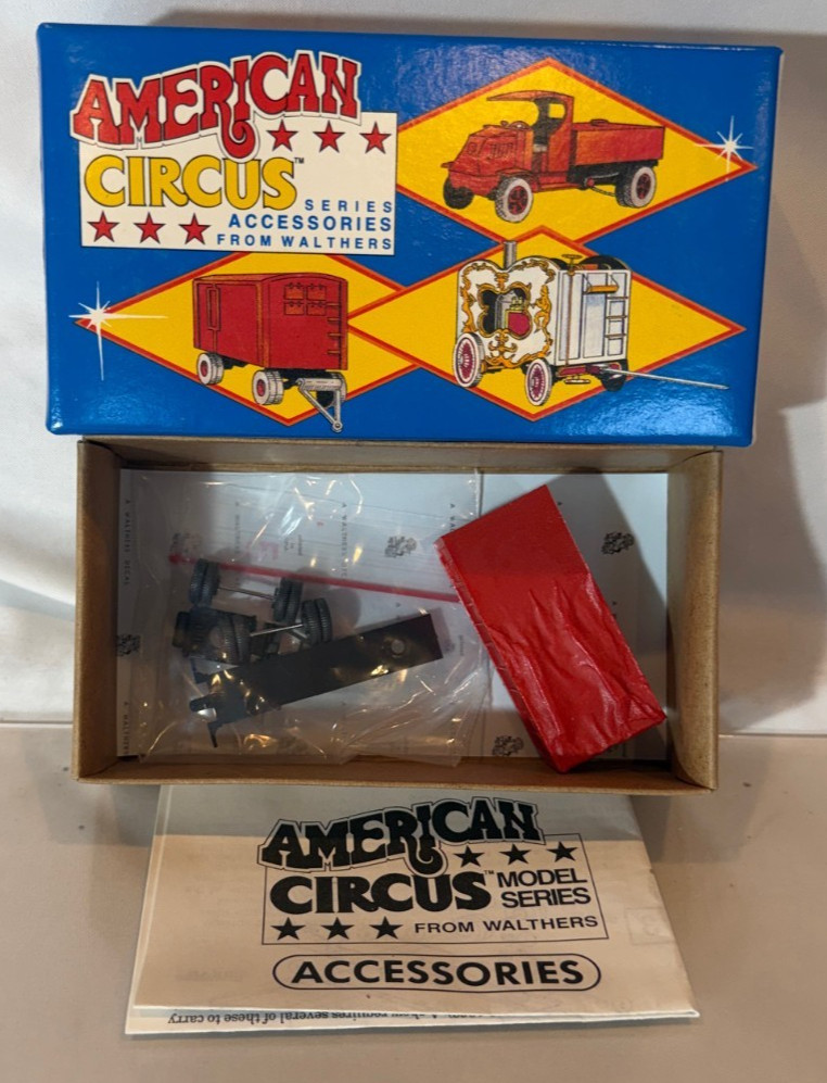 Walthers 933-1368 - The Great Circus Train Stake & Chain Wagon