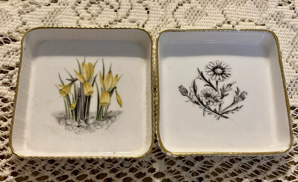 Royal Worcester Vintage 4” Dishes Set Of 2