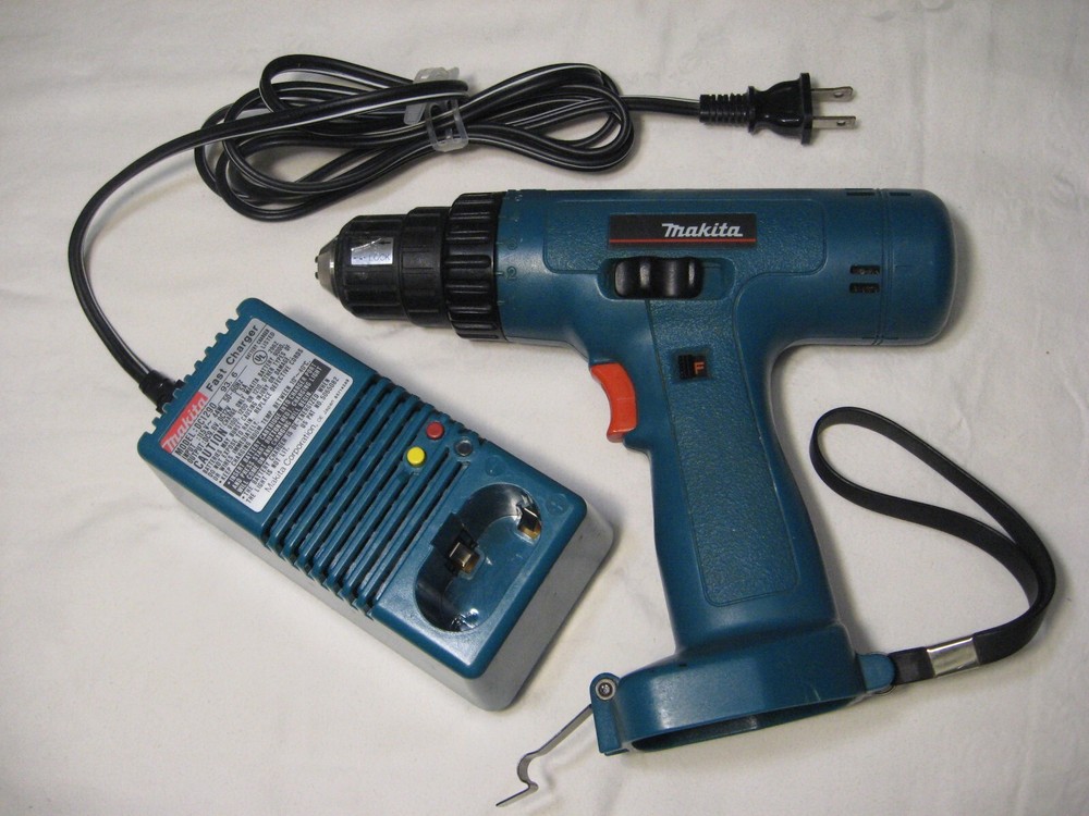 Makita 12V 3/8 chuck cordless 2 speed power drill 6211D + DC1290 Fast Charger