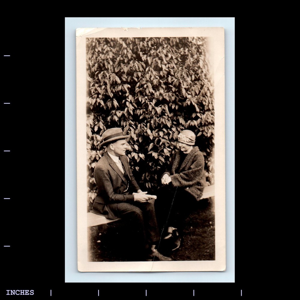 Old Vintage Photo MAN WOMAN COUPLE SITTING OUTSIDE ON BENCH FLAPPER ERA