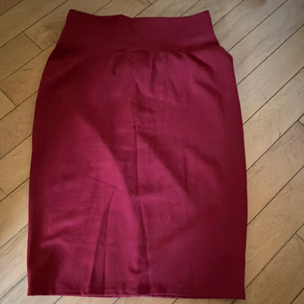 Red Solid Straight & Pencil Knee Length Skirt Women's Regular Size Type