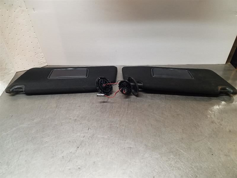 2017 Ford Explorer Sun Visors with Lighted Mirrors 9470516