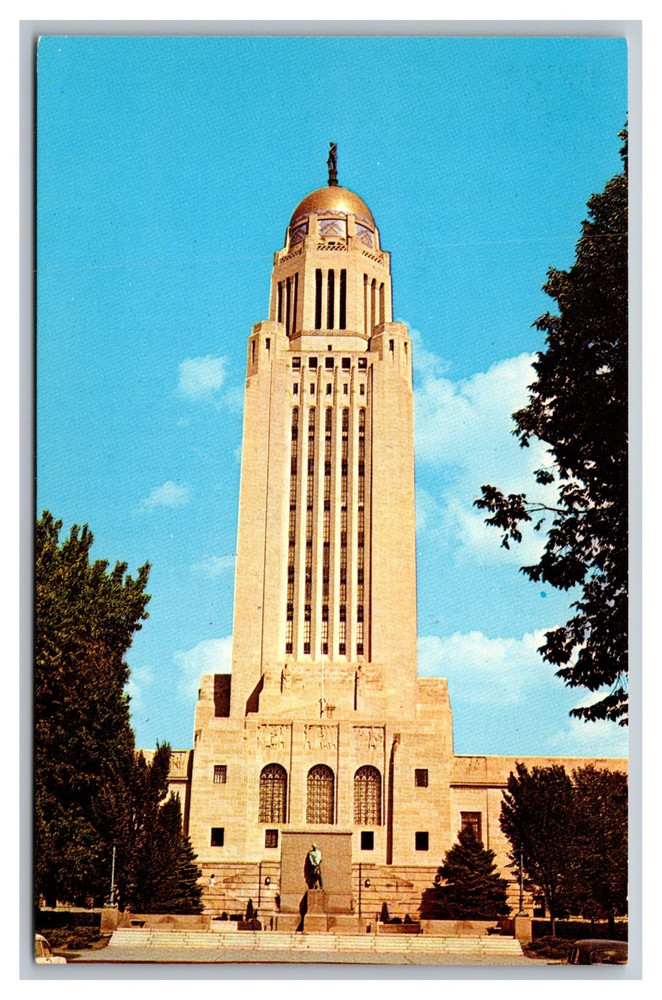 Lincoln Nebraska NE Beautiful State Capitol Gold Dome Chrome Postcard