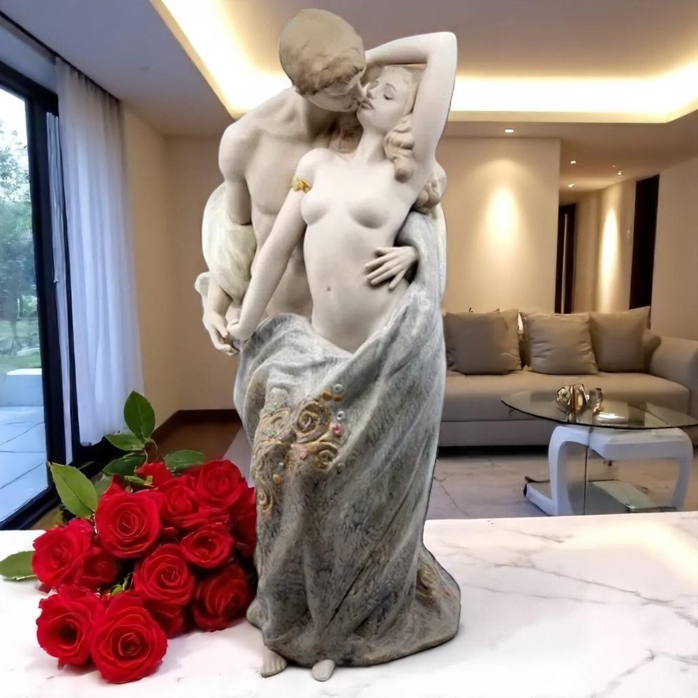 Lladro Passionate Lovers Porcelain Figurine 01011914