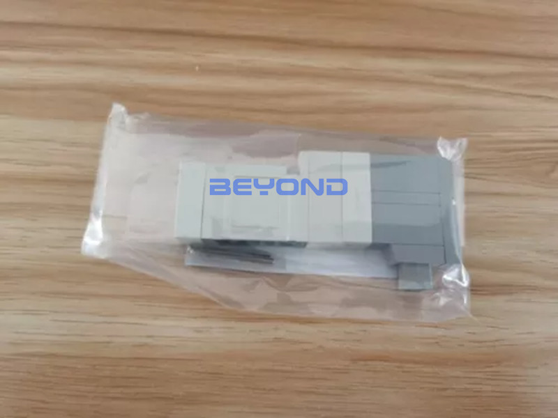 QTY:1 NEW FOR SMC solenoid valve SV1A00-5FUD