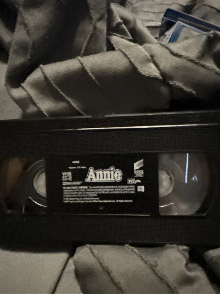 Annie (VHS, 2004)