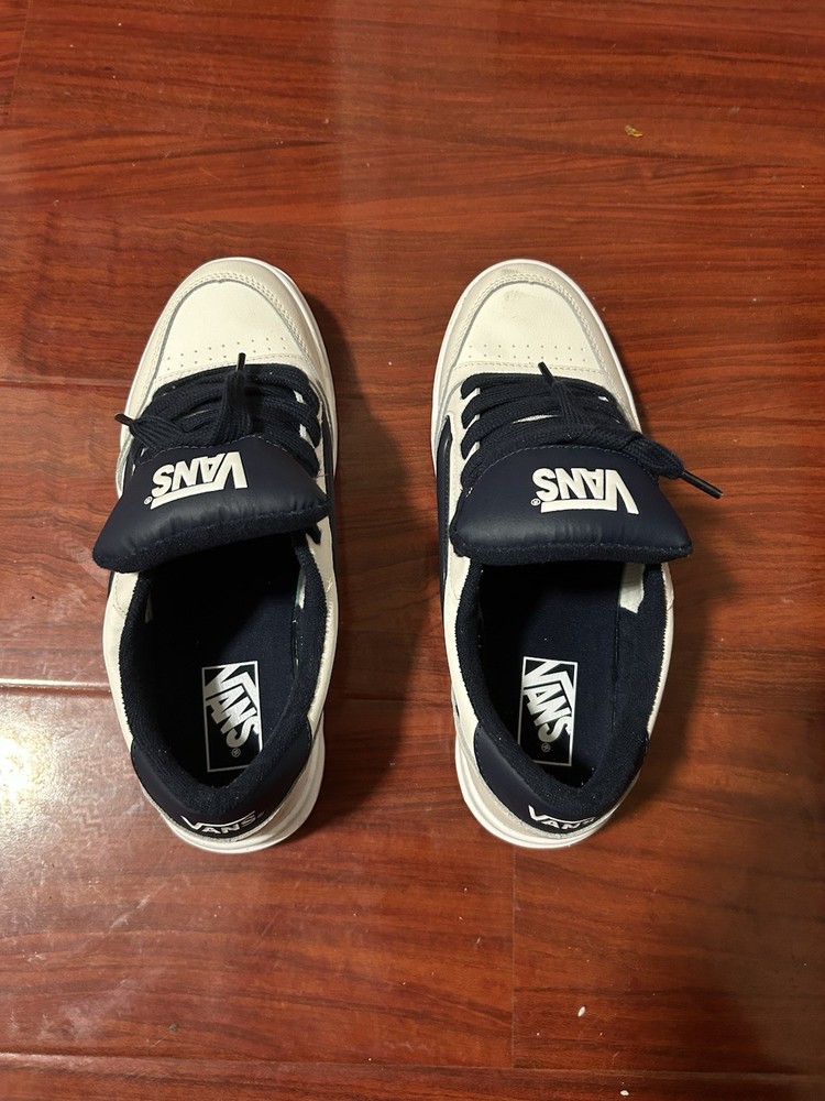 Vans Hylane White And Navy Shoes Size 9.5 Men’s Wore Once