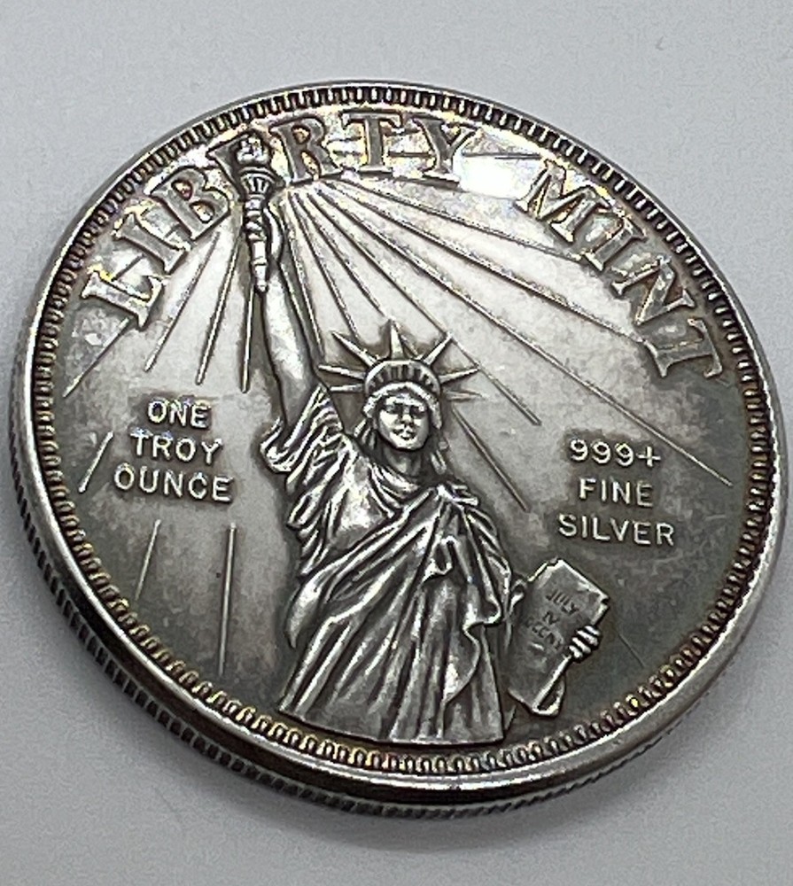 1986 Statue of Liberty Round-Liberty Mint 1 Troy oz. - .999  Fine Silver - NICE!