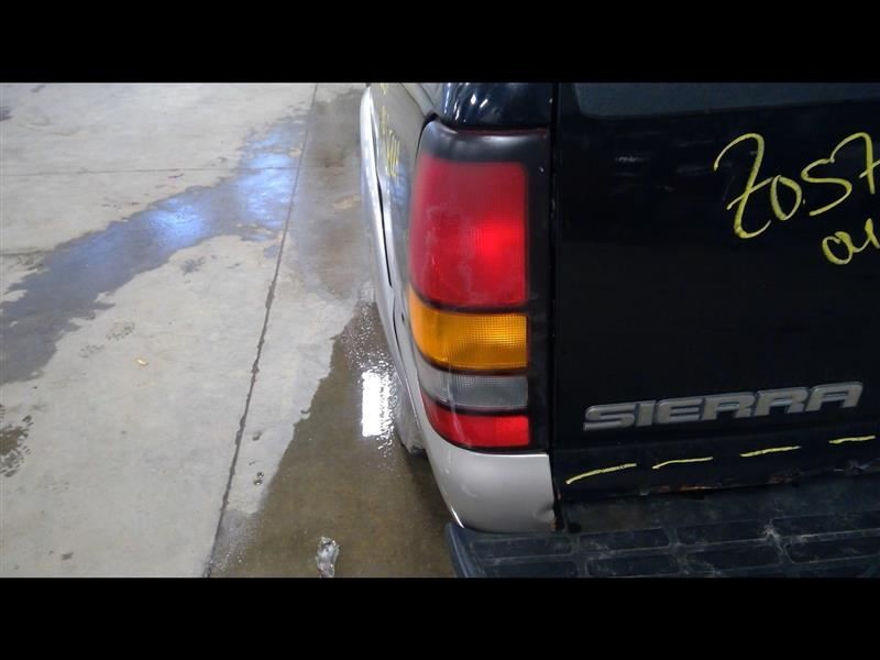 04-05 Sierra 1500 Pickup Driver Left Tail Light Sportside 2102357