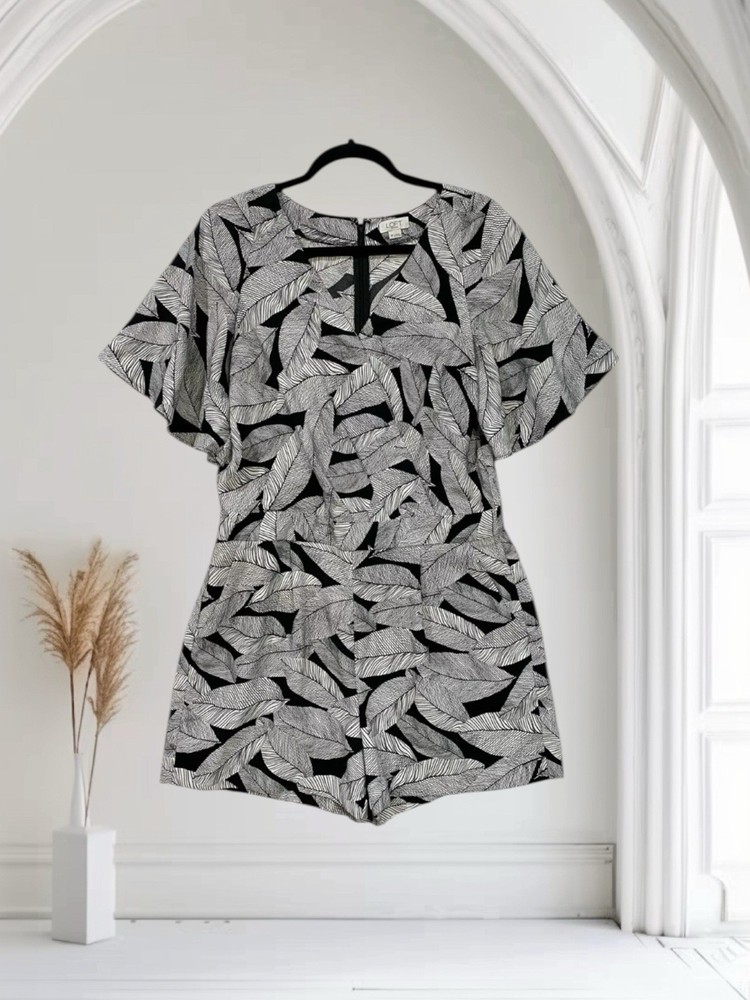 LOFT Women’s Black Tropical Fern Print Romper Size 8 Petite Summer Resort Chic