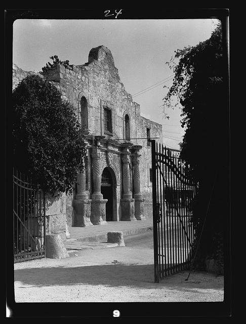 Photo:San Antonio Texas USA Alamo 1900s Mission Gate Facade Arch Columns