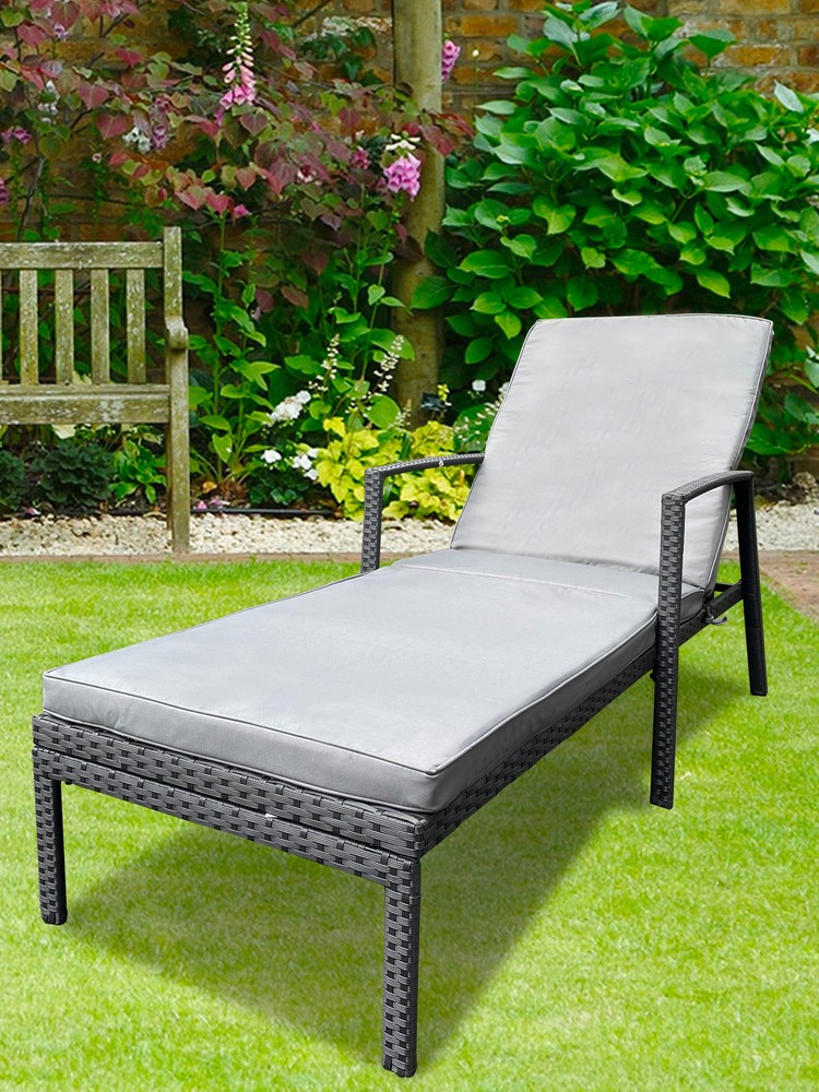 Gray Rattan Patio Lounge Chaise for Outdoor Relaxation