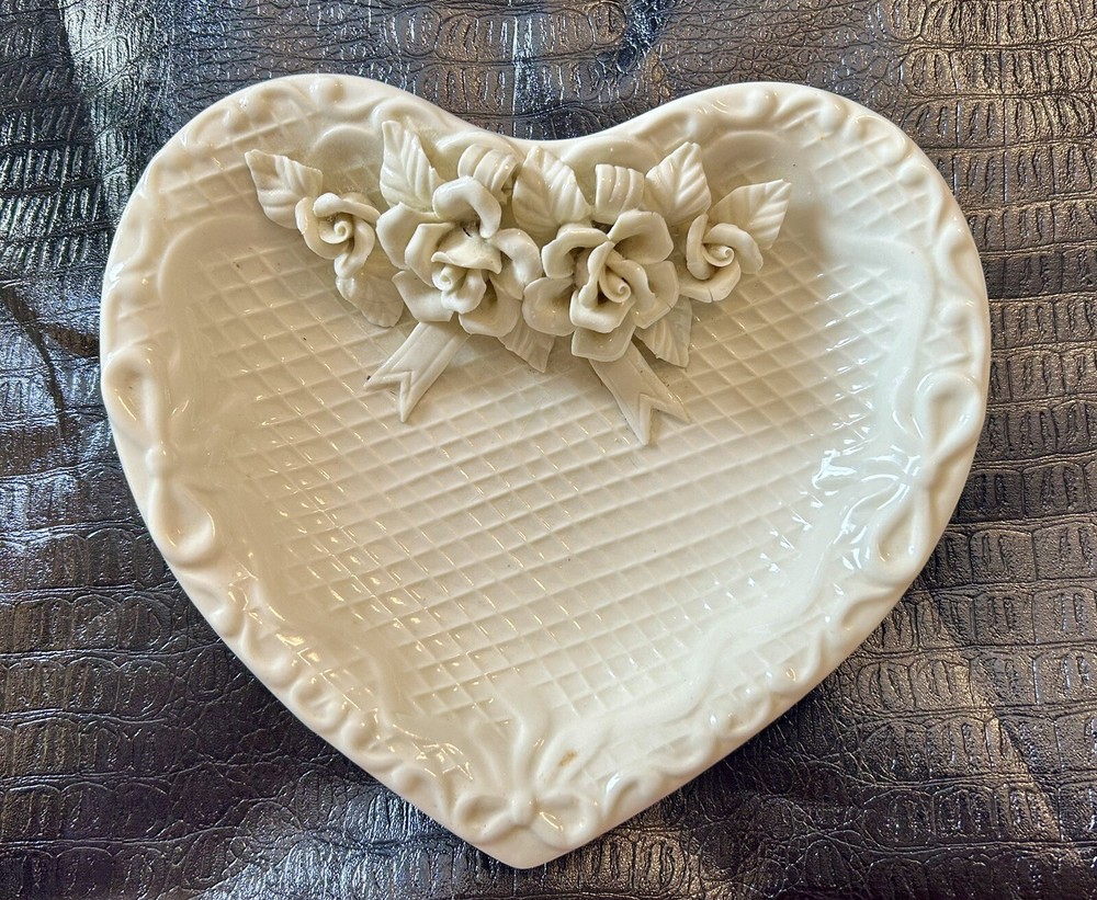 Potpourri Design Porcelain Heart Shaped Candy Trinket Dish 3D Roses Cream Color