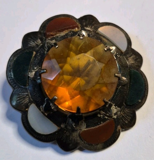 Vintage EXQUISITE Signed Scottish Celtic Brooch Pin Pebble Wreath Amber Glass 1