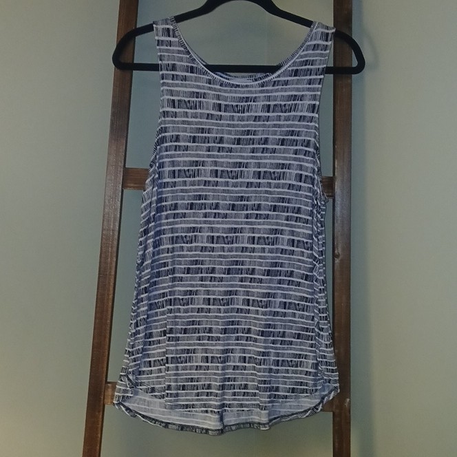Old Navy Women's L Blue White Striped Scoop Neck Sleeveless Tank Top Lightweight