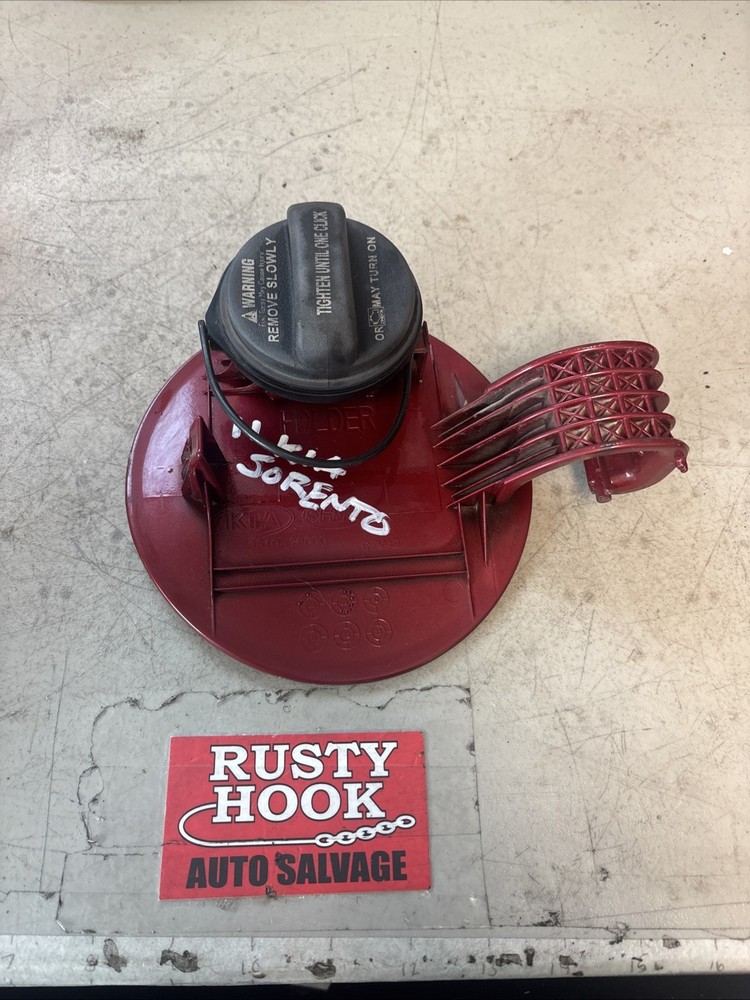2011 KIA SORENTO Fuel GAS FILLER DOOR RED 695102P000