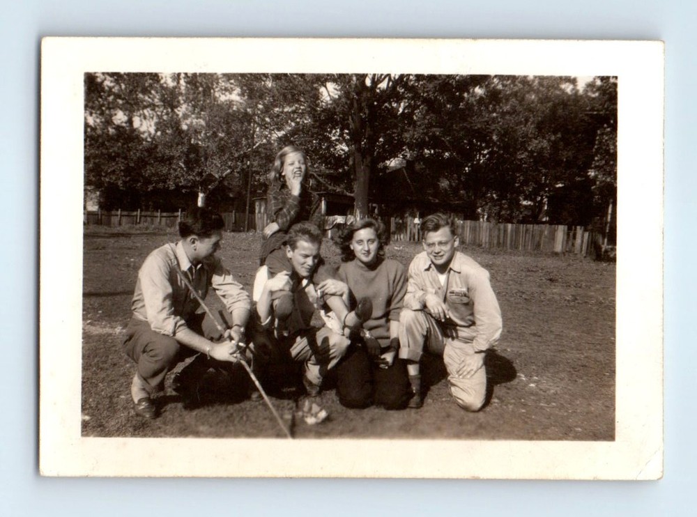 Old Vintage Photo MEN WOMEN GROUP PICTURE HOLDING GOLF CLUB IN YARD GOLFING