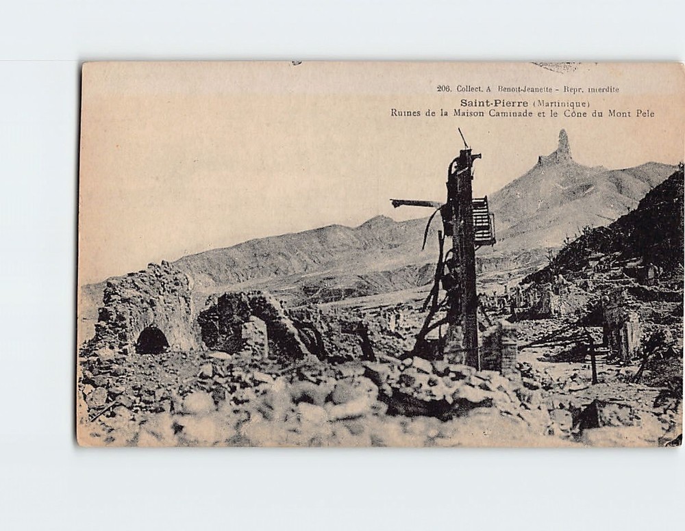 Postcard Ruines de la Maison Caminade et le Cône du Mont Pele, France