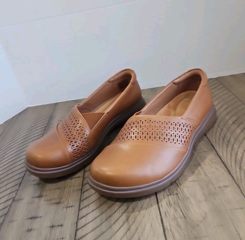 Clarks Shoes Certina Edge Women 8.5 W Tan Leather Slip On Comfort Neutral Loafer